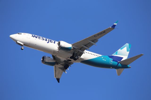 Boeing 737 MAX 8 (C-FHCM)