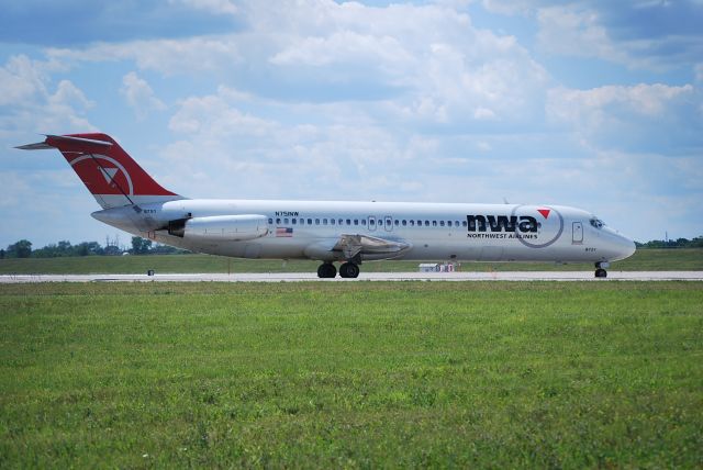 Douglas DC-9-10 — - Waiting for take-off.