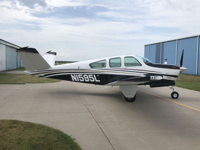 Beechcraft 35 Bonanza (N1595L)