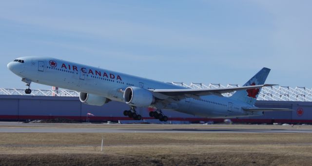 BOEING 777-300 (C-FRAM)