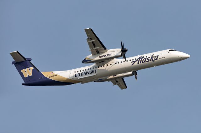 de Havilland Dash 8-400 (N435QX)