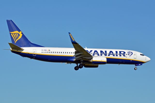 Boeing 737-800 (EI-EBK)