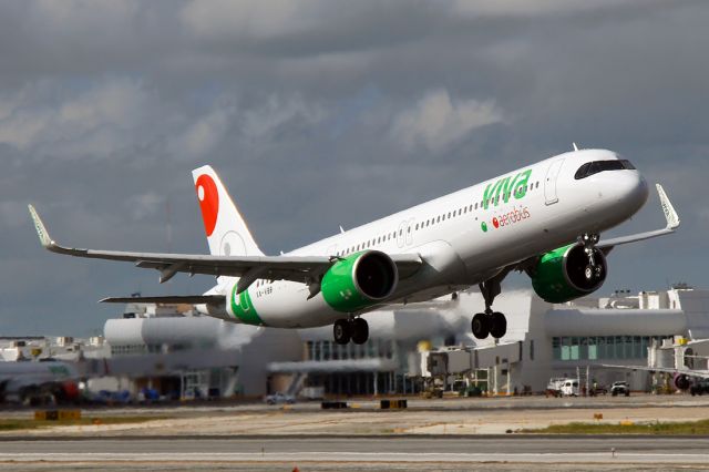 Airbus A321 (XA-VBB) - 12R RWY TO. Airside shot (No public)