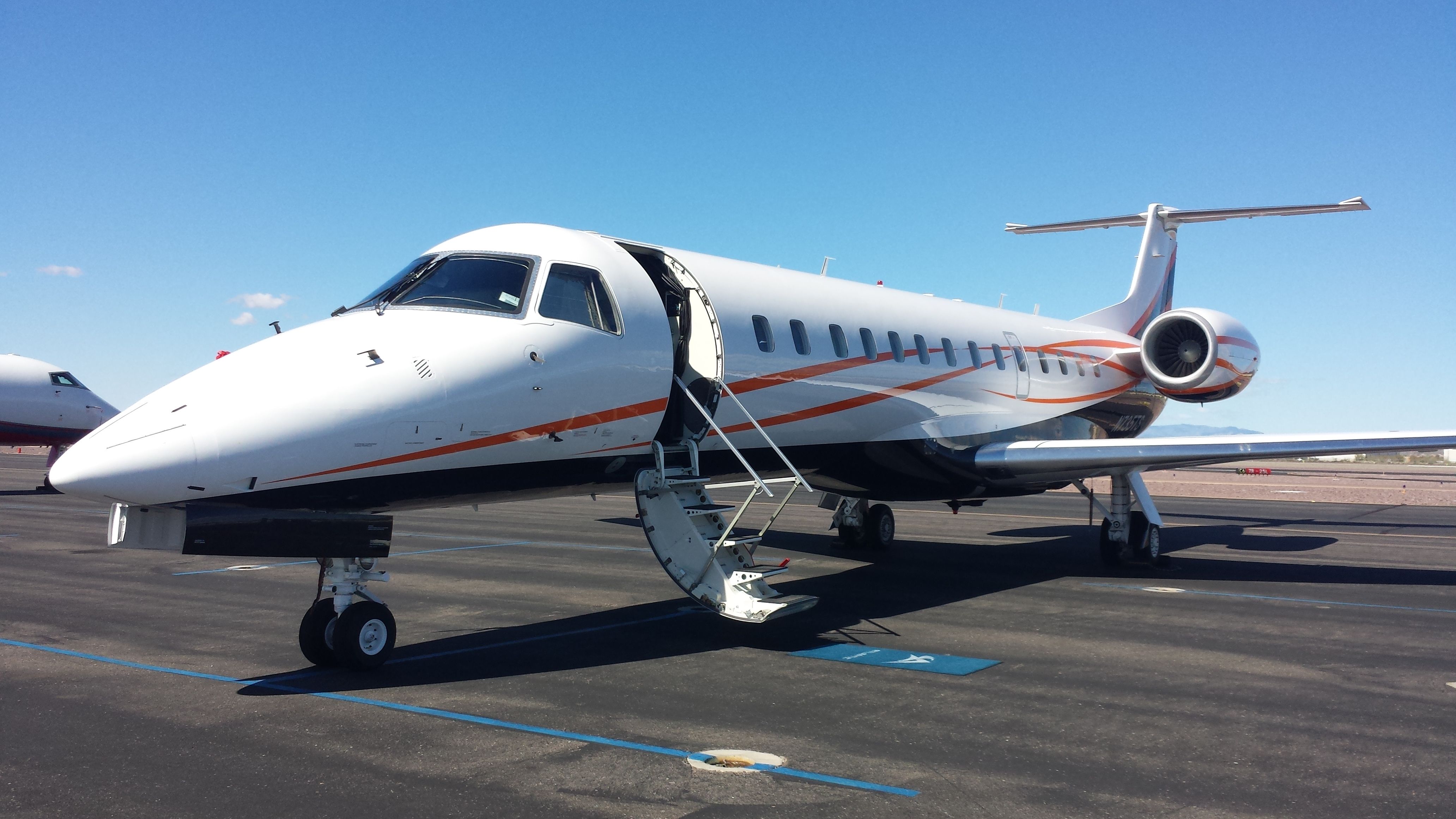 Embraer ERJ-135 (N735TS)