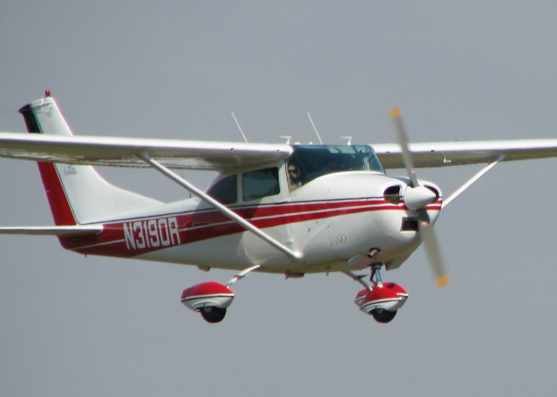 Cessna Skylane (N3190R) - Landing at the Downtown Shreveport airport.