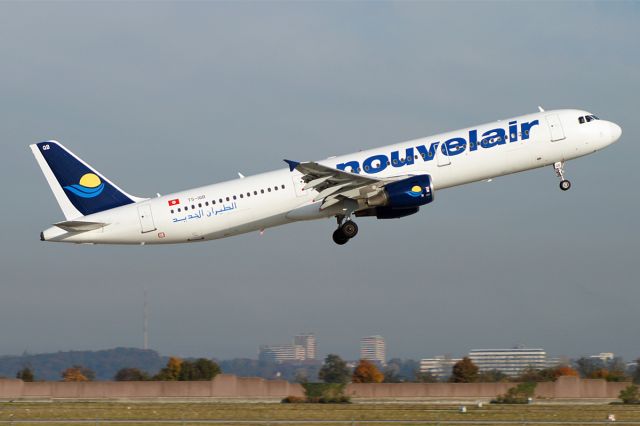 Airbus A321 (TS-IQB)