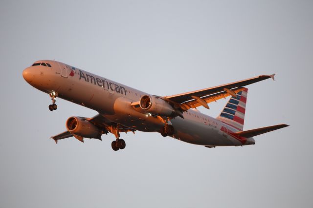 Airbus A321 (N545UW)