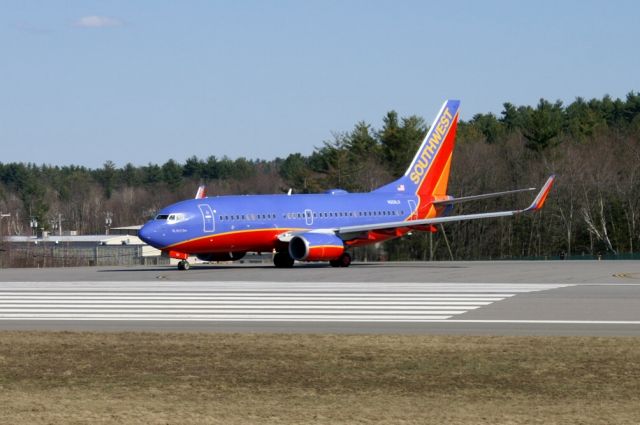 Boeing 737-700 (N201LV)