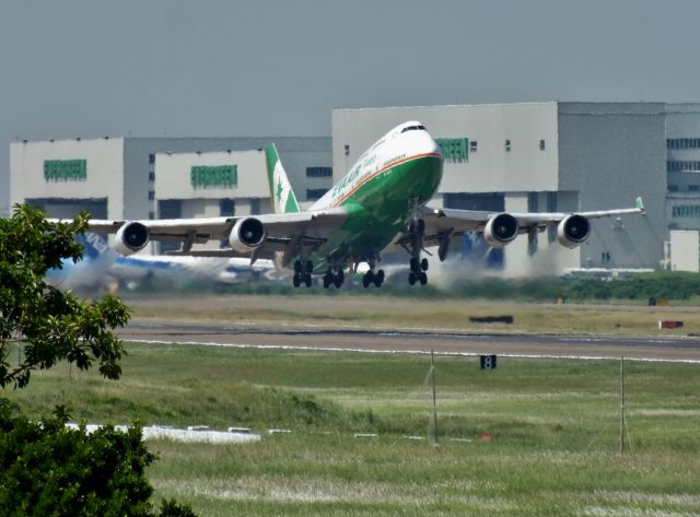 Boeing 747-400 (B-16412)