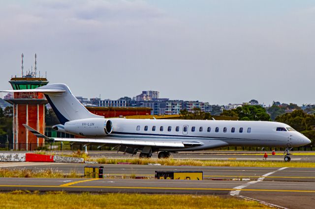 BOMBARDIER BD-700 Global 7500 (VH-LUN)