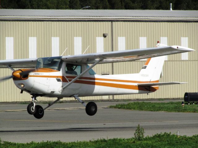 Cessna 152 (N89084) - Taking off RWY 24