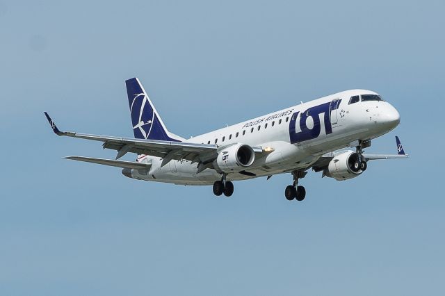 Embraer 170/175 (SP-LIK) - WAW Spotting [Poland]