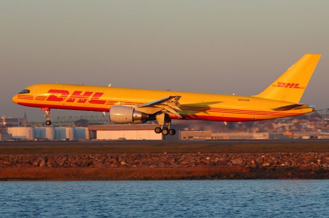 Boeing 757-200 (N557CM) - ATI 588 landing on 22L