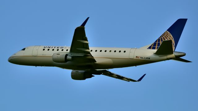 Embraer 170/175 (N633RW)