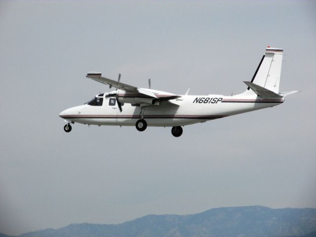 North American Rockwell Turbo Commander (680) (N681SP) - Landing on RWY 30