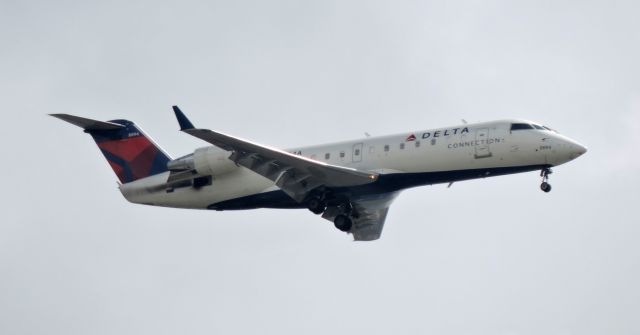 Canadair Regional Jet CRJ-200 (N8894A) - This Delta Connection moments from landing, fall 2018.