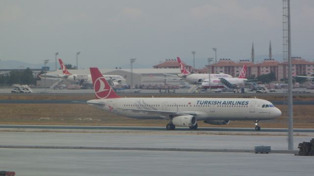 Airbus A321 (TC-JSA) - Del to THY in 2012