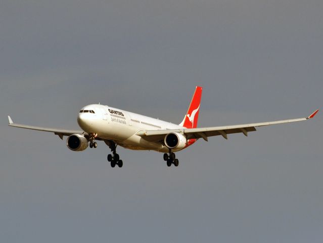 Airbus A330-300 (VH-QPJ) - On short finals for runway 05. Thursday 12th July 2012.