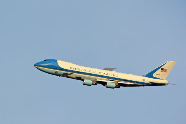 Boeing 747-200 (N29000) -  Special Air Mission 41 over President Bush's burial site at Texas A&M University, College Station. Dec 5, 2018