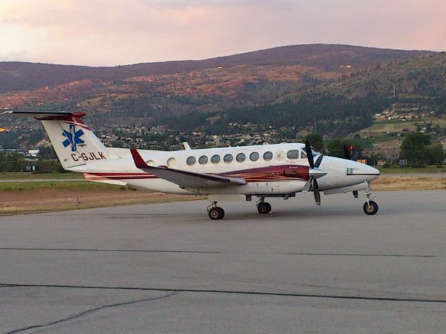 Beechcraft Super King Air 350 (C-GJLK) - PENTICTON REGIONAL AIRPORT YYF MEDIVAC