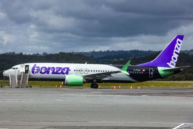 Boeing 737 MAX 8 (C-FLKC)