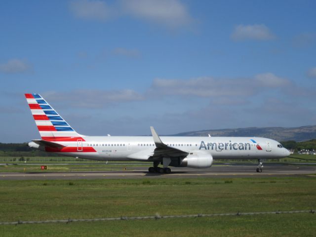 Boeing 757-200 (N935UW)