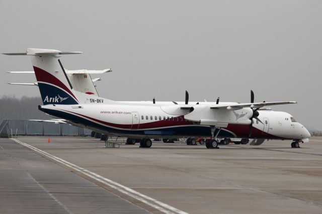 de Havilland Dash 8-400 (5N-BKV)