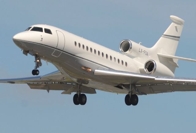 Dassault Falcon 7X (LX-FDA) - 19/06/2014br /Landing 27