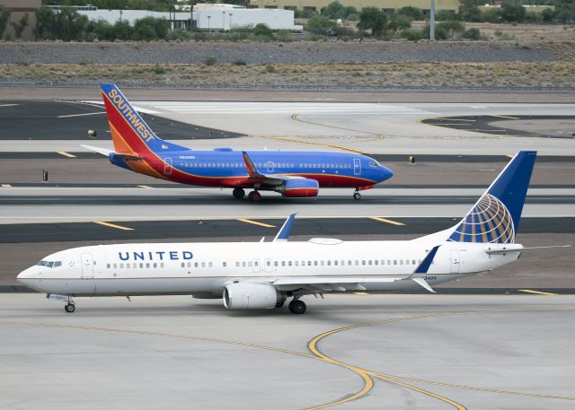 Boeing 737-800 (N73406)