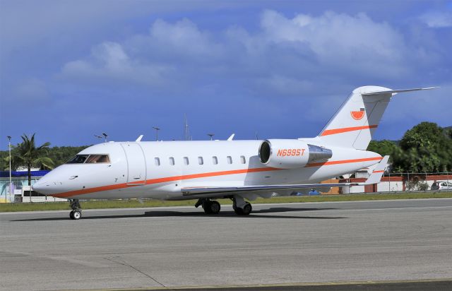 Canadair Challenger (N699ST)