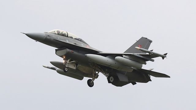 Lockheed F-16 Fighting Falcon (ET613)