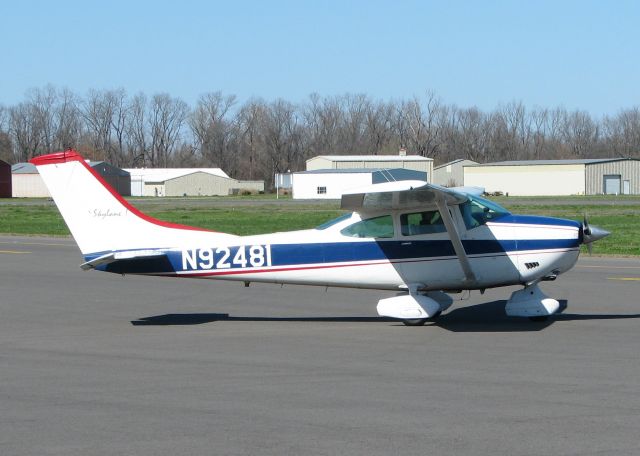 Cessna Skylane (N92481) - At Downtown Shreveport.
