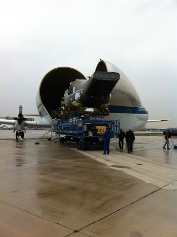 N941NA — - Supper Guppy loading up a V-22 fuselage from Boeing headed to Bell for wings engines and tail section.