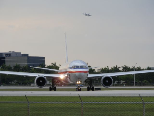 BOEING 767-300 (N371AA)