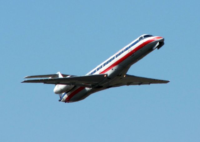 Embraer ERJ-145 (N683AE) - Off of 14 at Shreveport Regional.