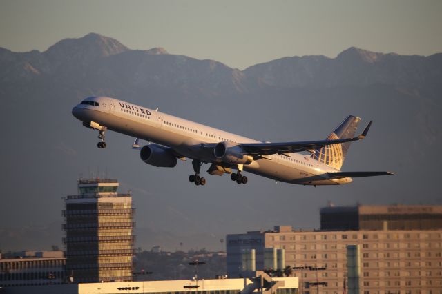 BOEING 757-300 (N77865)