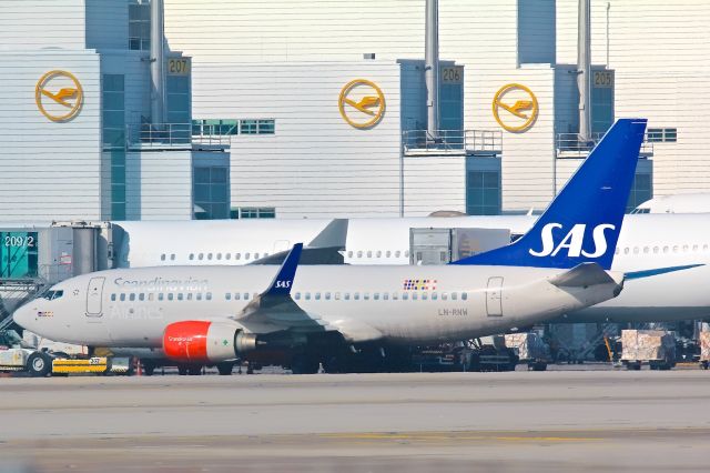 Boeing 737-700 (LN-RNW)