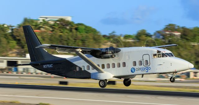 Short SD3-60 (N376AC) - Shorts  N376AC landing at tncm St Maarten