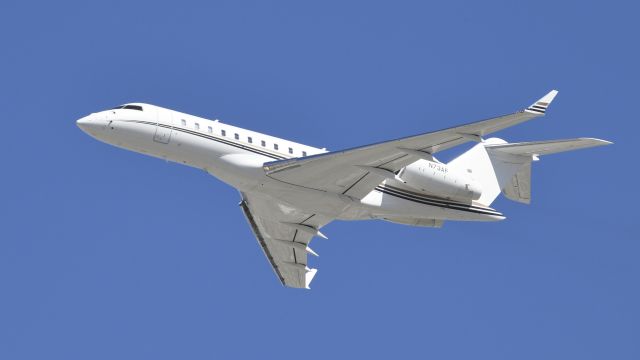 Bombardier Global Express (N73AF) - Departing LAX on 25L