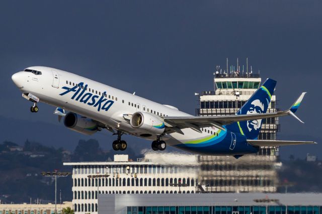 Boeing 737-900 (N440AS)