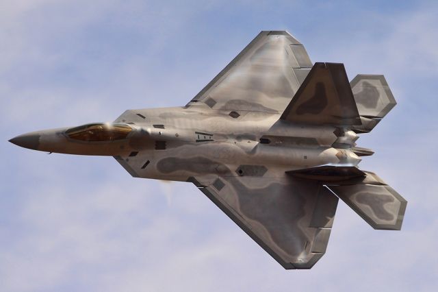 Lockheed F-22 Raptor —