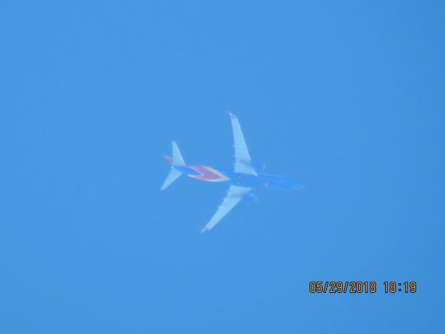 Boeing 737-800 (N8698B)