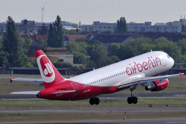 Airbus A320 (HB-IOZ)