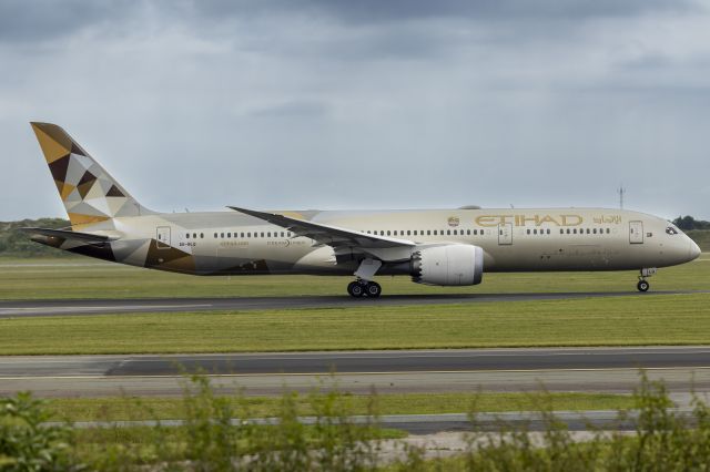 A6-BLQ — - Flyvergrillen