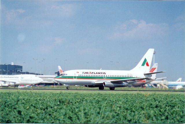 Boeing 737-700 (CS-TEU)