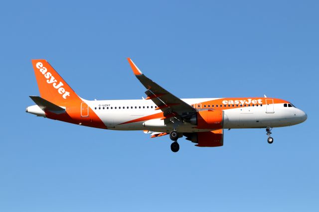 Airbus A320 (G-UZHT) - easyJet's brand new (delivered 14/12/18) A320neo ready to land in Athens.