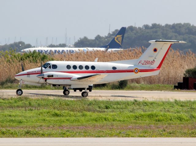 Beechcraft Super King Air 200 (F-ZBMB)