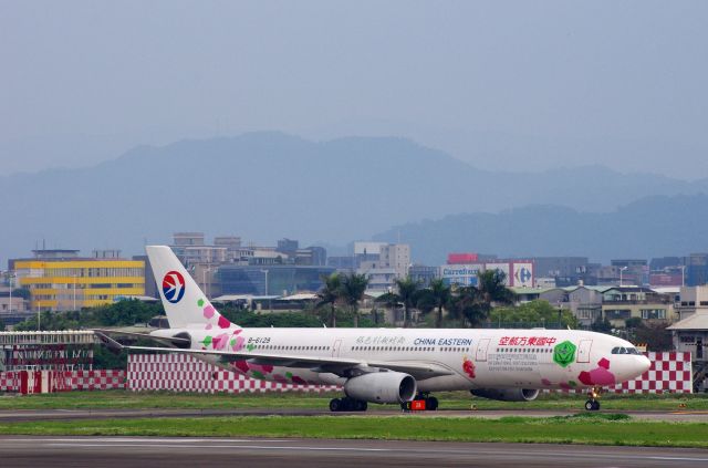 Airbus A330-300 (B-6129)