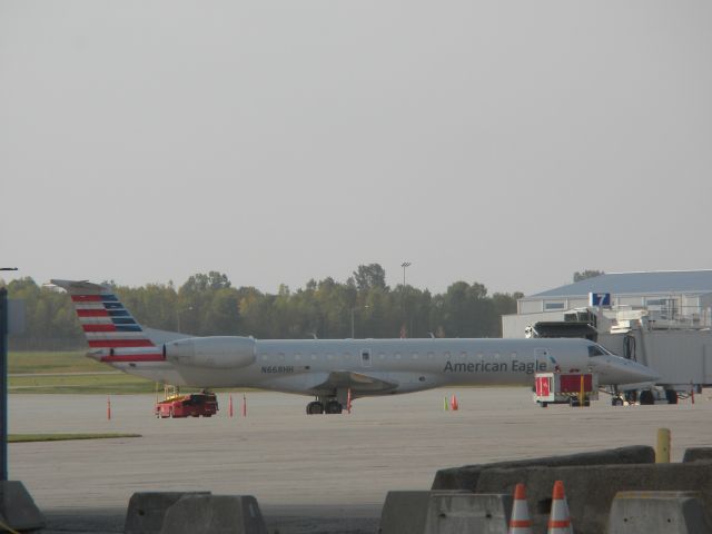 Embraer ERJ-145 (N668HH) - Envoy Air (American Eagle) #3600 Arrived and sitting at gate 7 at Appleton International after a flight from Chicago O'Hare.