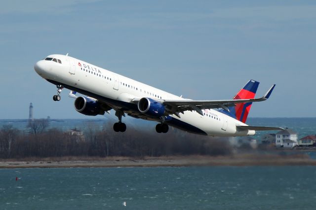 Airbus A321 (N320DN) - DL 1762 departing to Atlanta on 33L